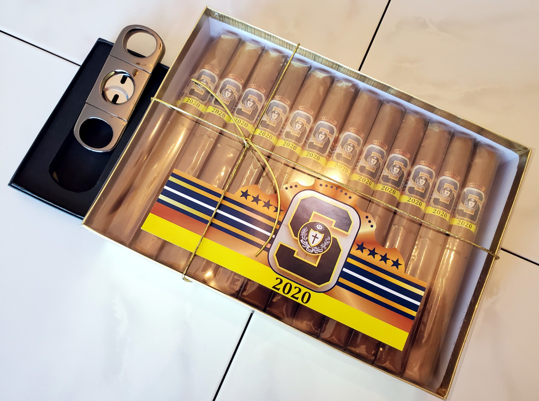 gold-foil-box-presentation-for-personalized-cigars-3