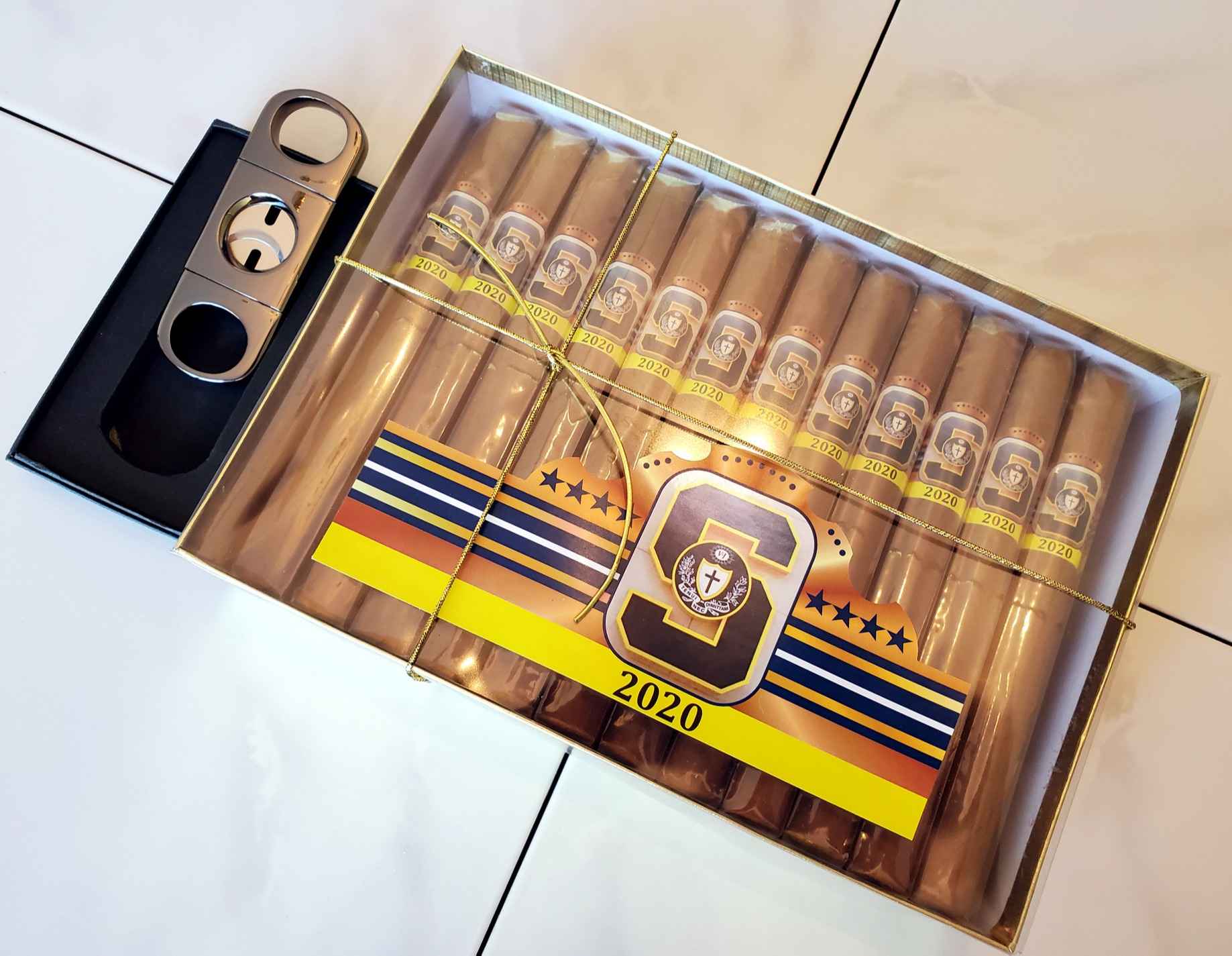 gold-foiled-box-for-personalized-cigars