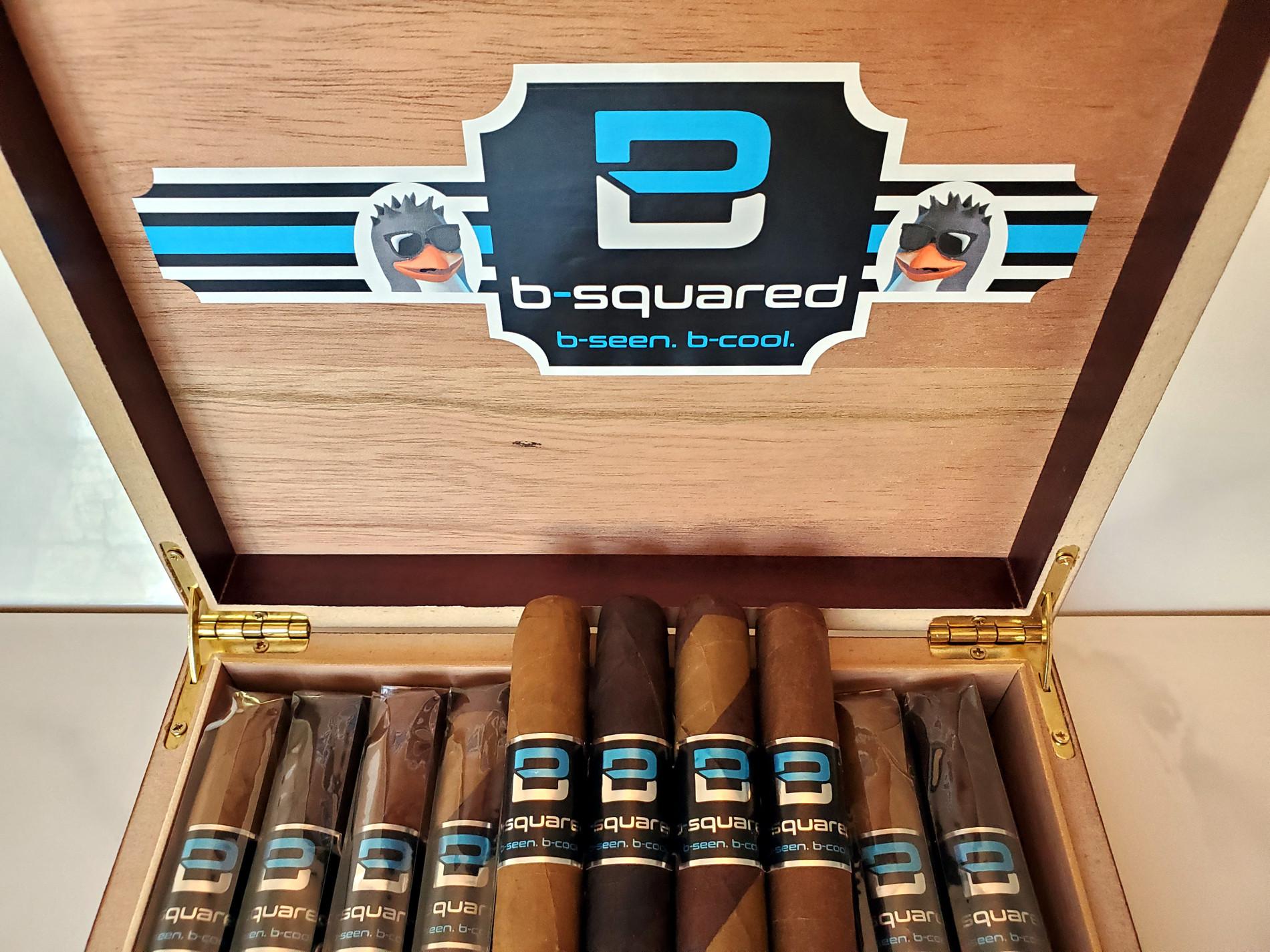 wood-travel-humidor-box-personalized-cigars-2